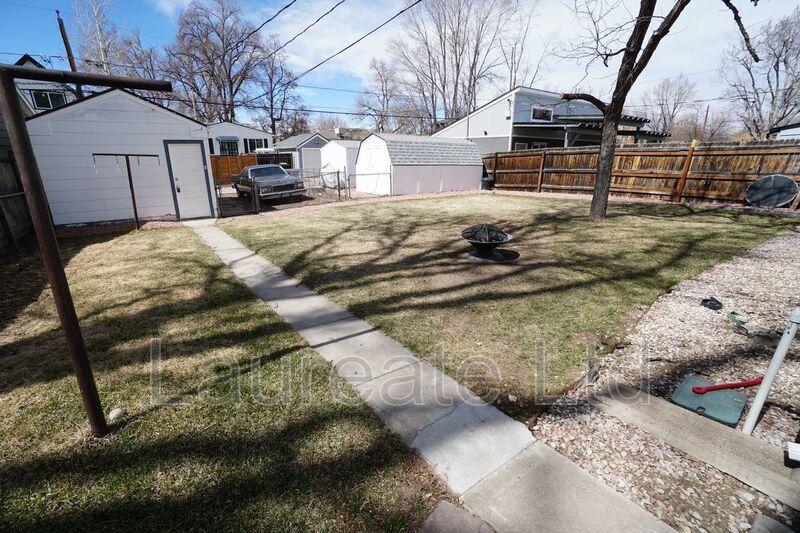 LIGHT AND BRIGHT 2BD 1BA BLOCKS TO DU! property image