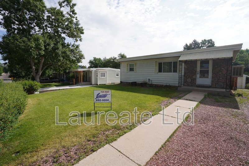 Spacious 3 bedroom Ranch with finished basement in Englewood!! property image