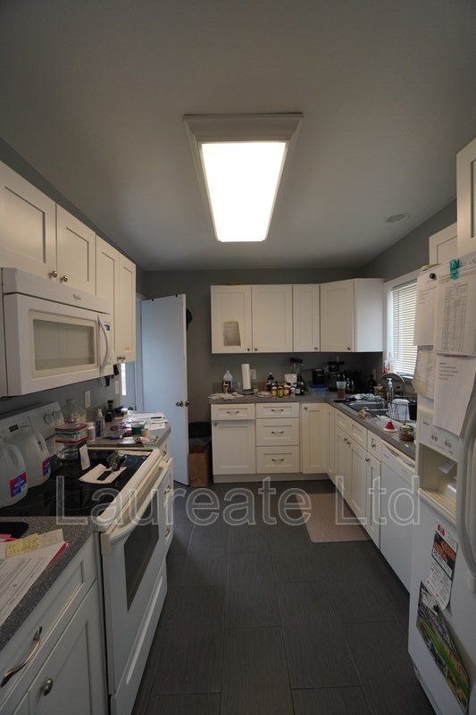 Spacious 3 bedroom Ranch with finished basement in Englewood!! property image