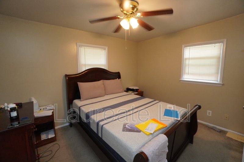 Spacious 3 bedroom Ranch with finished basement in Englewood!! property image