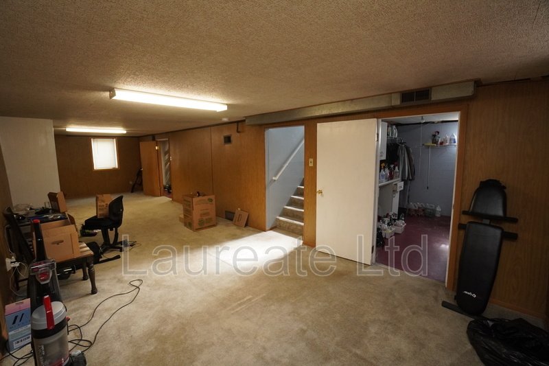 Spacious 3 bedroom Ranch with finished basement in Englewood!! property image