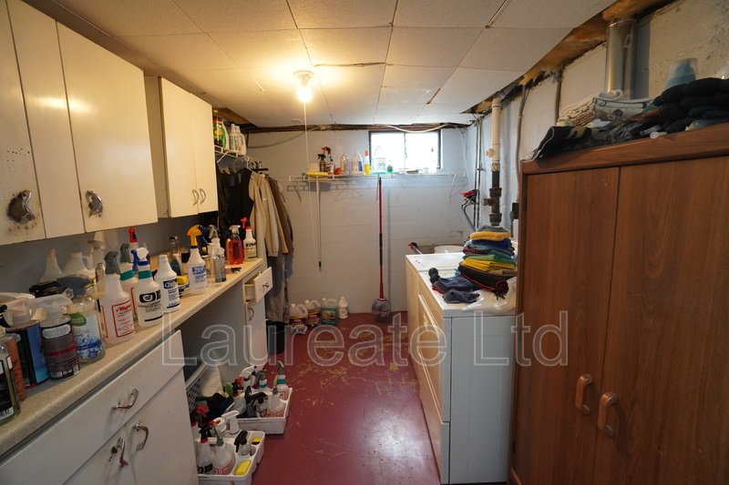 Spacious 3 bedroom Ranch with finished basement in Englewood!! property image