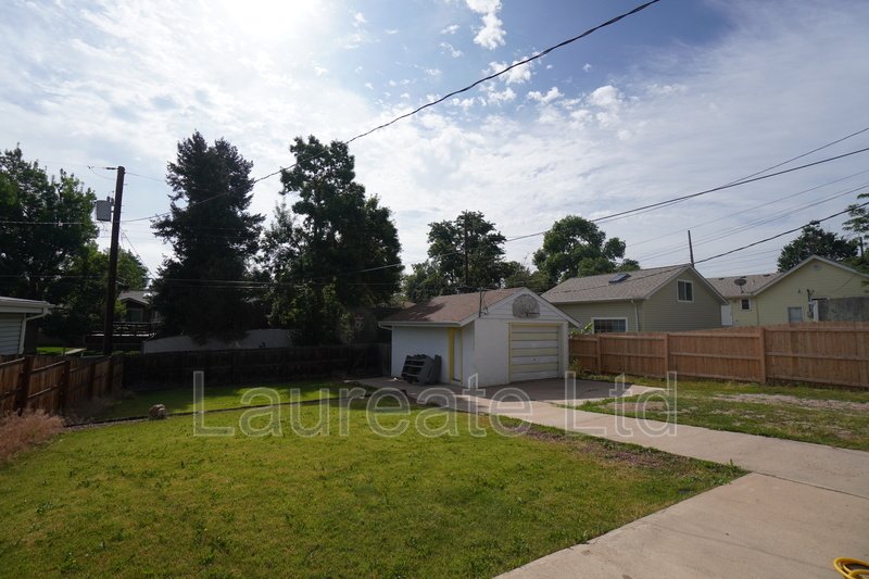 Spacious 3 bedroom Ranch with finished basement in Englewood!! property image
