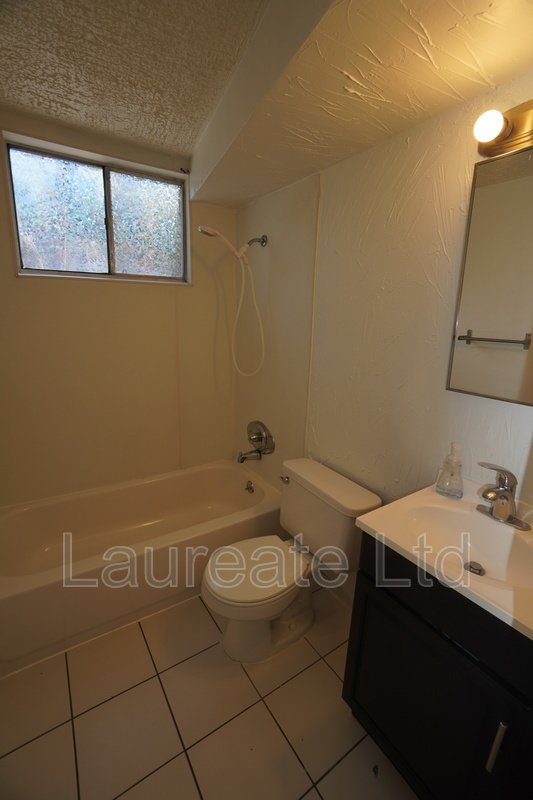 Spacious 2 bedroom in Lakewood minutes to 6th Ave Hwy!!! property image
