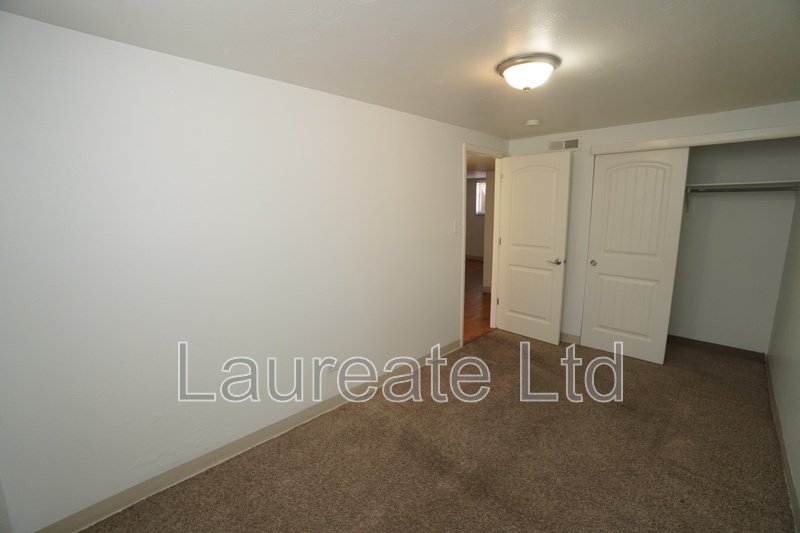 Spacious 2 bedroom in Lakewood minutes to 6th Ave Hwy!!! property image