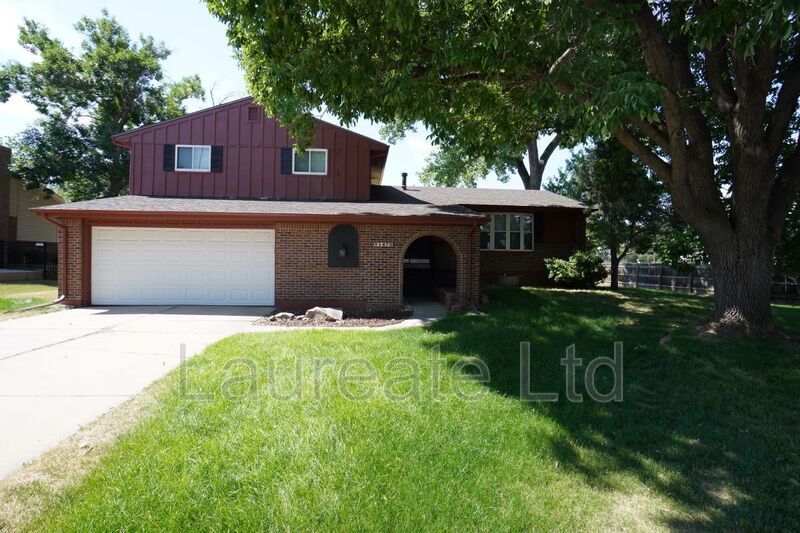 Sprawling tri-level single family home in Littleton!!! property image