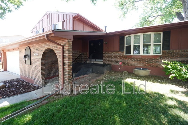 Sprawling tri-level single family home in Littleton!!! property image