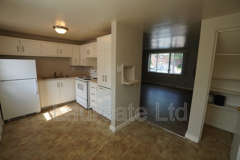 Great 2 bedroom 4-plex unit off of 6th & Kipling!! property image