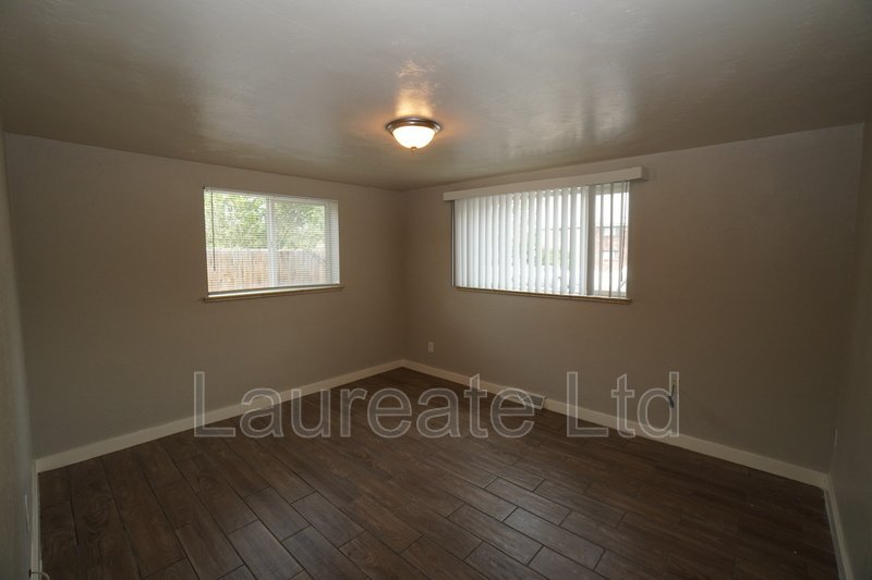 Great 2 bedroom 4-plex unit off of 6th & Kipling!! property image