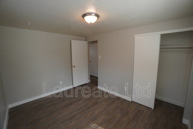 Great 2 bedroom 4-plex unit off of 6th & Kipling!! property image
