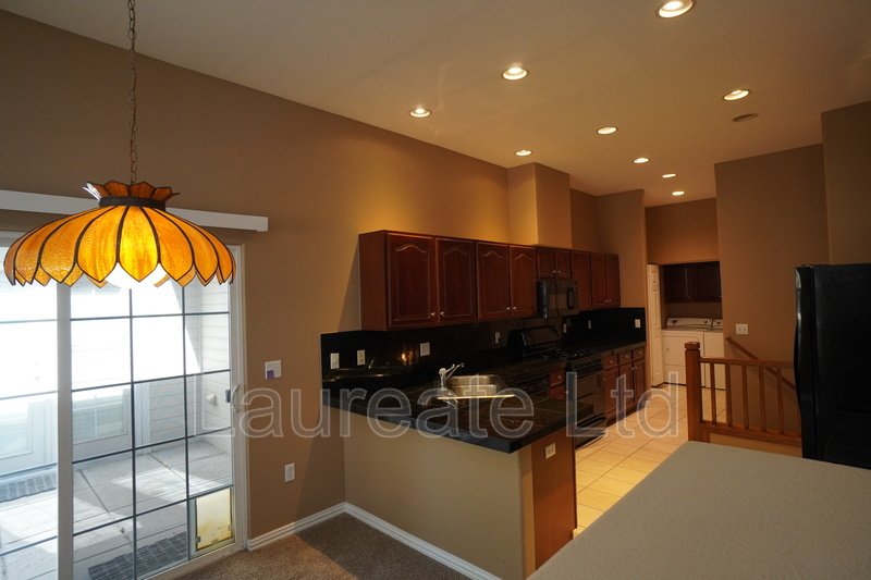 Stunning 2 bedroom Townhome in Belmar Commons property image
