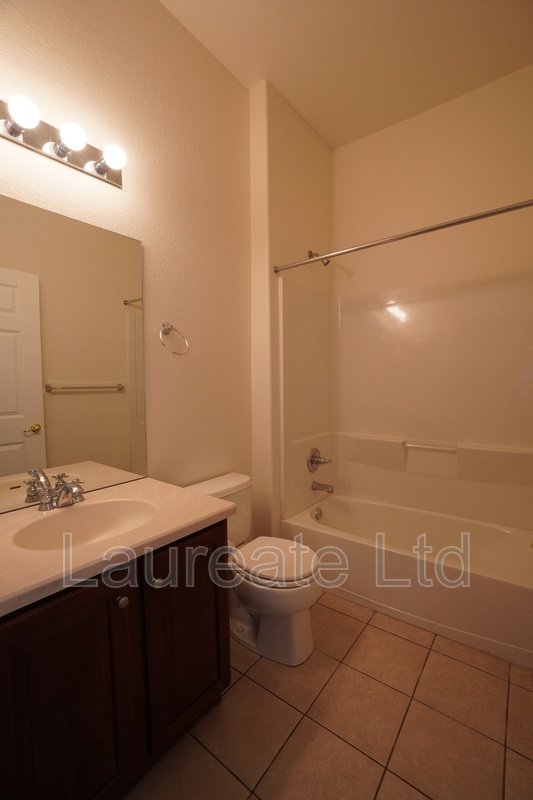 Stunning 2 bedroom Townhome in Belmar Commons property image