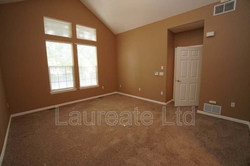 Stunning 2 bedroom Townhome in Belmar Commons property image