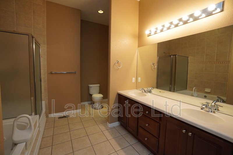 Stunning 2 bedroom Townhome in Belmar Commons property image