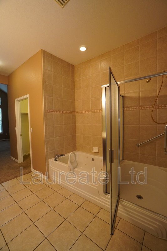 Stunning 2 bedroom Townhome in Belmar Commons property image
