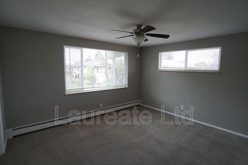 Bright and Open 2 bedroom in Lakewood!! property image