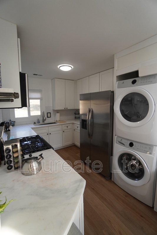 Charming 2- bedroom Duplex in Golden!! property image