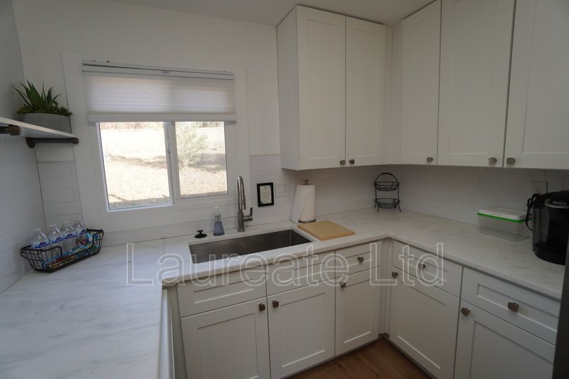 Charming 2- bedroom Duplex in Golden!! property image