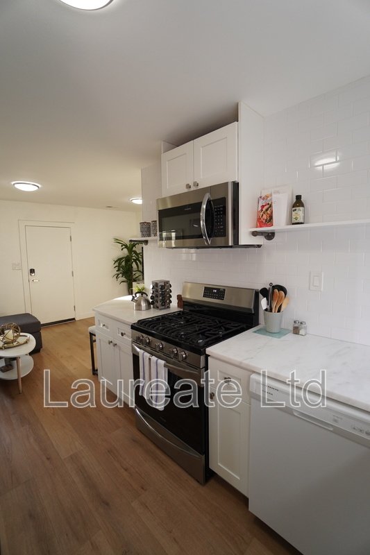 Charming 2- bedroom Duplex in Golden!! property image