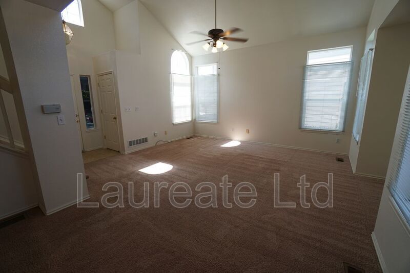 Spacious 3 Bedroom 2.5 Bath Single family home in Parker!! property image