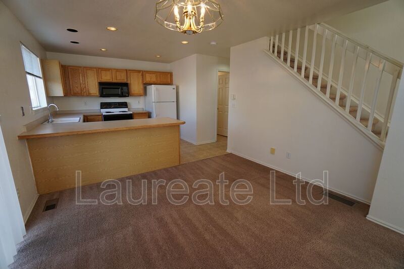 Spacious 3 Bedroom 2.5 Bath Single family home in Parker!! property image