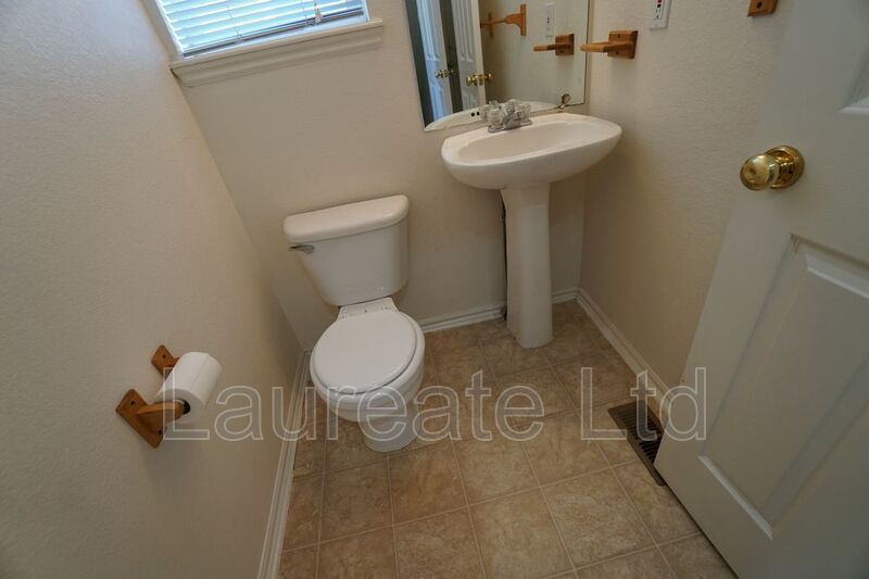 Spacious 3 Bedroom 2.5 Bath Single family home in Parker!! property image