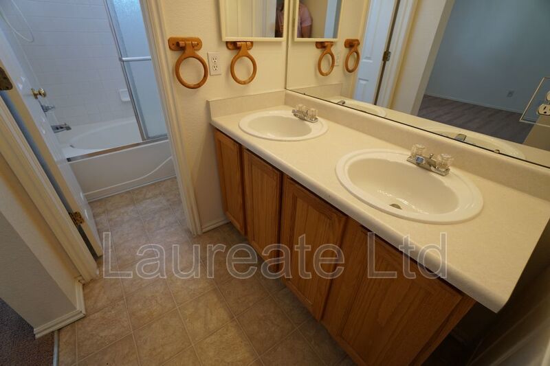 Spacious 3 Bedroom 2.5 Bath Single family home in Parker!! property image