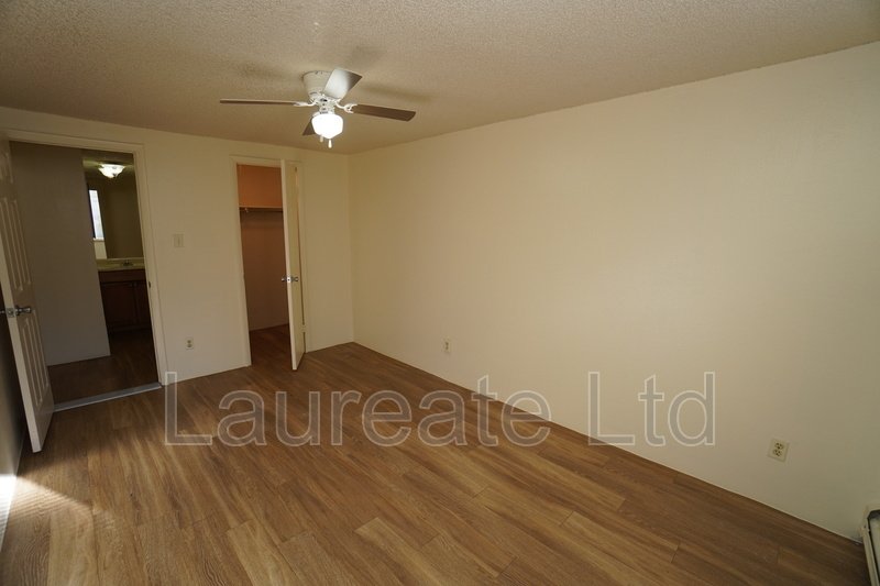 Bright and Open 2nd level 1 bedroom condo near Glendale!! property image