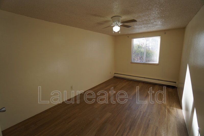 Bright and Open 2nd level 1 bedroom condo near Glendale!! property image