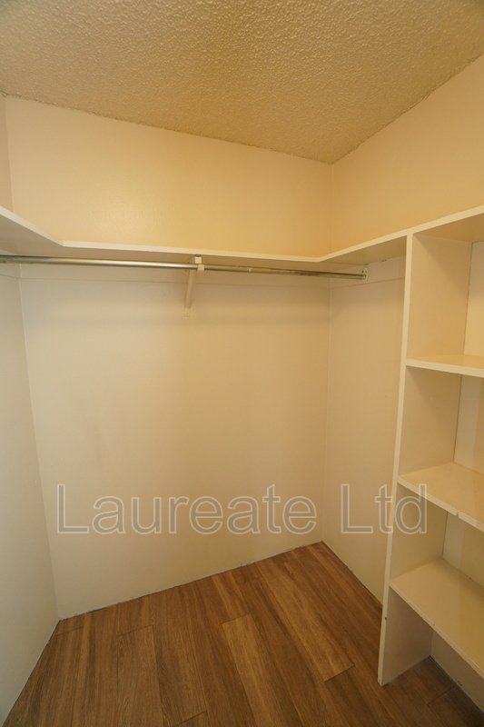 Bright and Open 2nd level 1 bedroom condo near Glendale!! property image