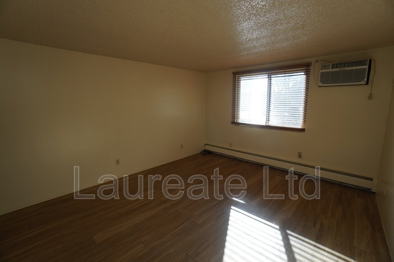 Bright and Open 2nd level 1 bedroom condo near Glendale!! property image