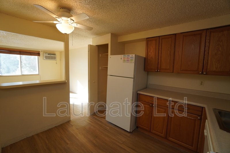 Bright and Open 2nd level 1 bedroom condo near Glendale!! property image