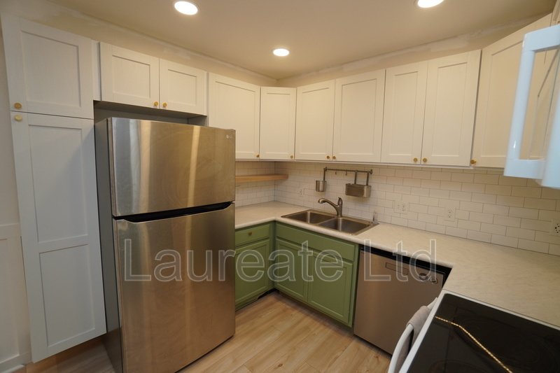 Spacious and Customized 1 bedroom Condo in Lakewood!! property image