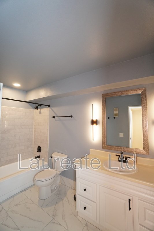 Spacious and Customized 1 bedroom Condo in Lakewood!! property image