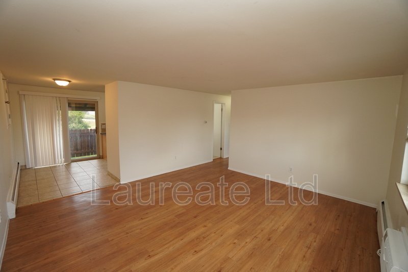 Bright and Open 2 bedroom in Lakewood!! property image