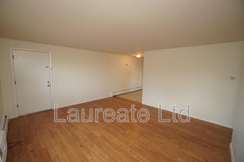 Bright and Open 2 bedroom in Lakewood!! property image