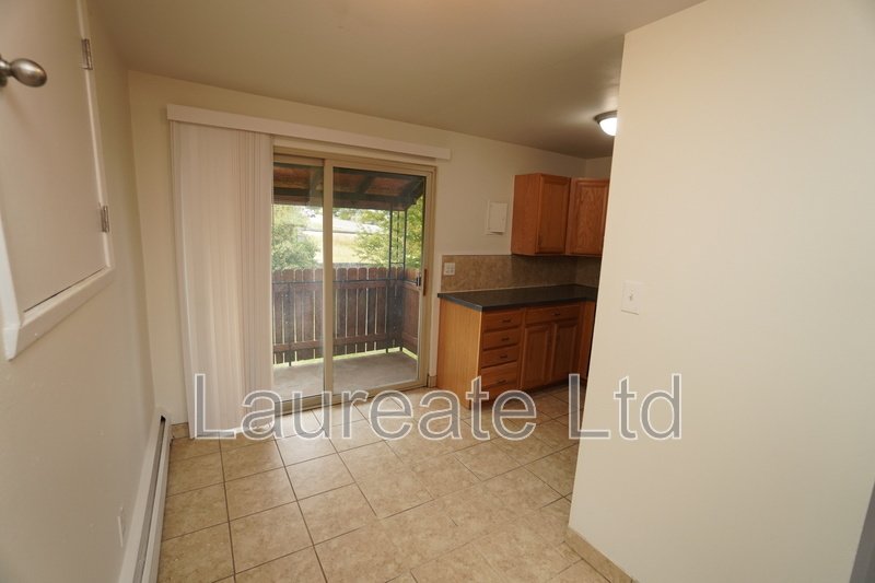 Bright and Open 2 bedroom in Lakewood!! property image