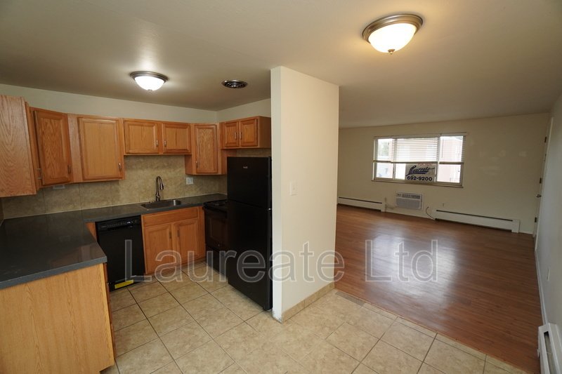 Bright and Open 2 bedroom in Lakewood!! property image