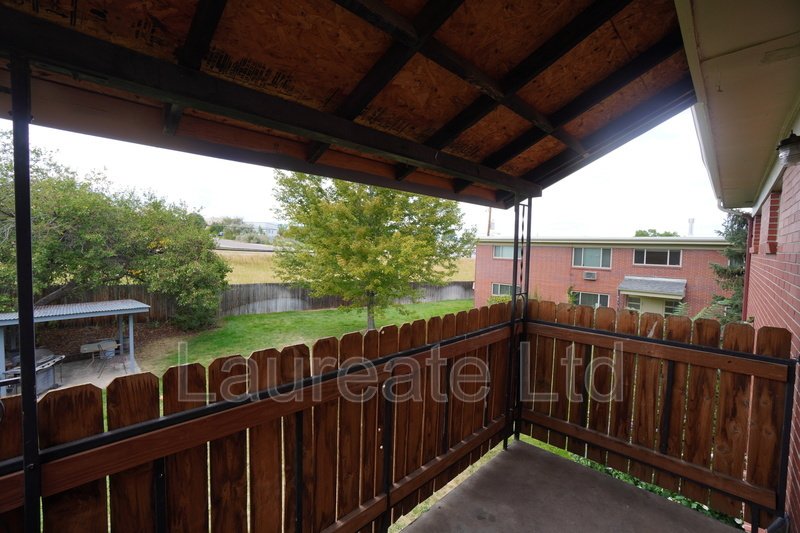 Bright and Open 2 bedroom in Lakewood!! property image