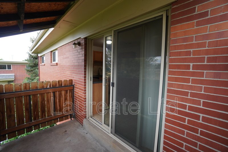 Bright and Open 2 bedroom in Lakewood!! property image