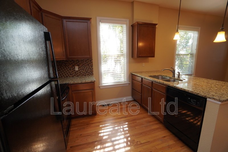 Beautiful Historic 2 bedroom duplex in 5-Points. property image