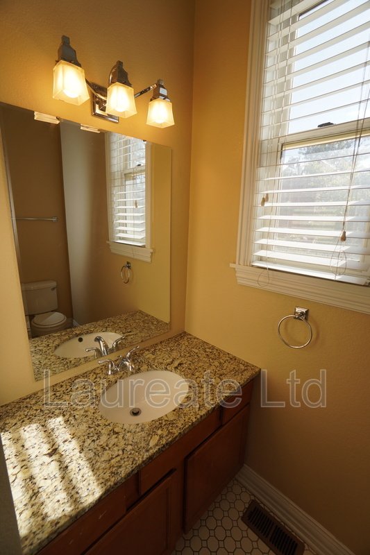Beautiful Historic 2 bedroom duplex in 5-Points. property image