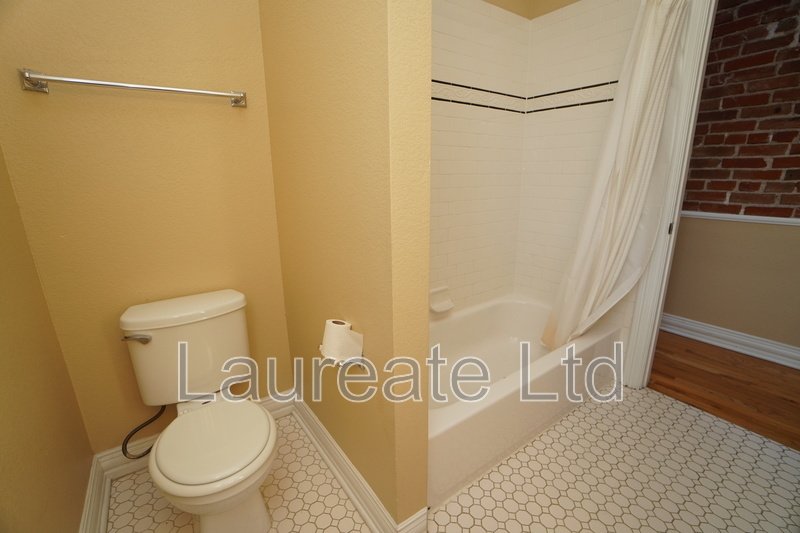Beautiful Historic 2 bedroom duplex in 5-Points. property image