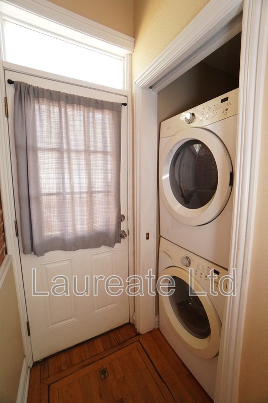 Beautiful Historic 2 bedroom duplex in 5-Points. property image