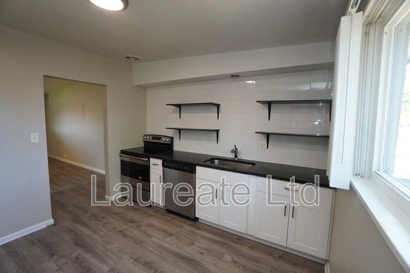 Updated 2 Bedroom minutes to Downtown Littleton! property image