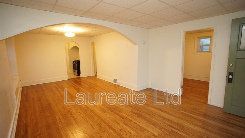 Charming 2 bedroom upper unit duplex in Englewood!! property image