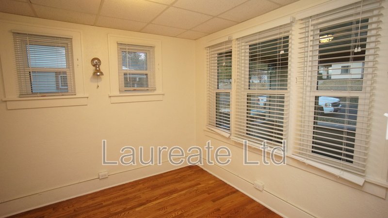 Charming 2 bedroom upper unit duplex in Englewood!! property image