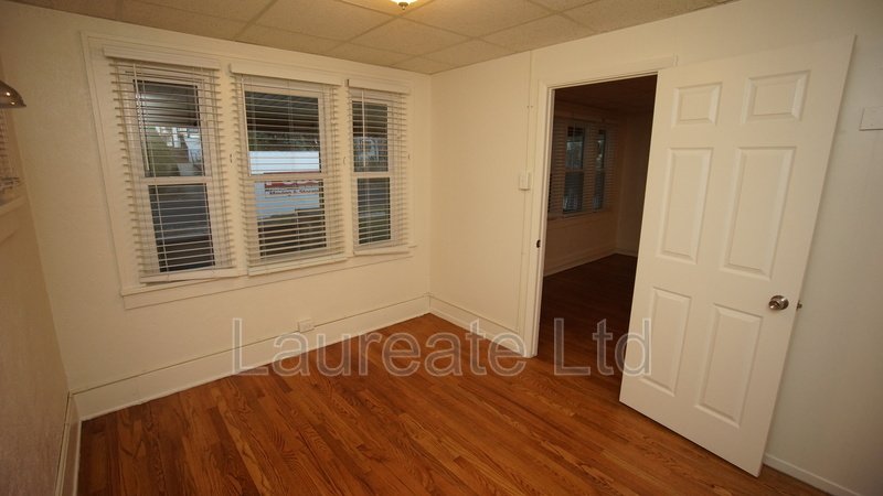 Charming 2 bedroom upper unit duplex in Englewood!! property image