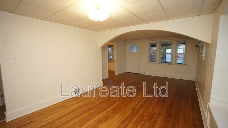 Charming 2 bedroom upper unit duplex in Englewood!! property image