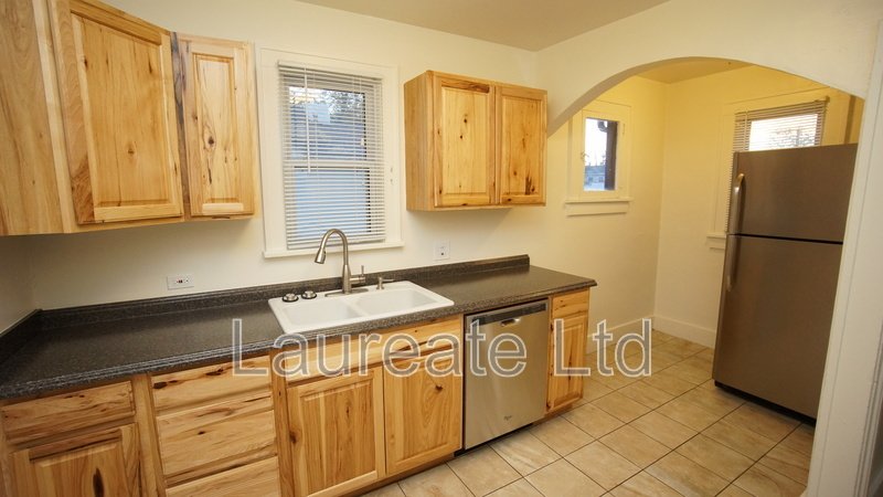 Charming 2 bedroom upper unit duplex in Englewood!! property image